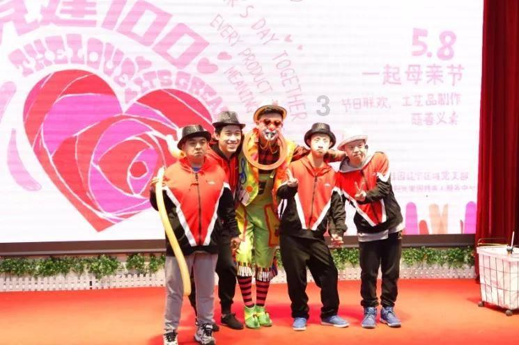 夫妻吵架婴儿被锁车内大哭满身汗！婴儿的现状如何？游戏画面