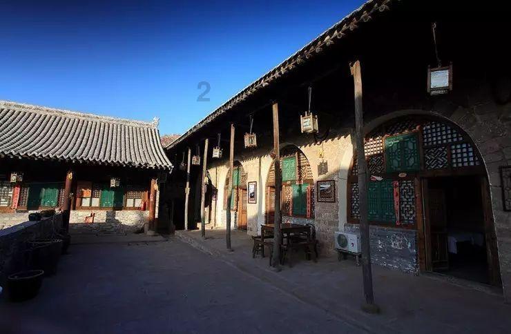 大家觉得作为丈夫送东西给老婆，过几天却总是找机会要回去的人人品要么样？